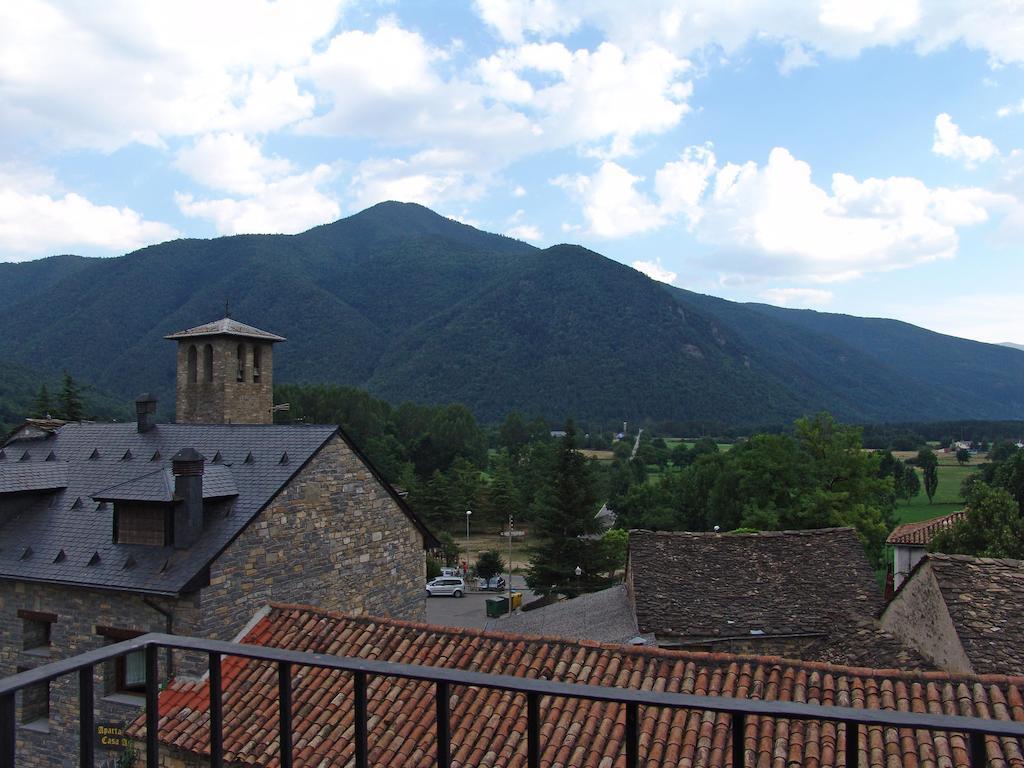 Hostal Pirineos Sarvise Hotel Værelse billede